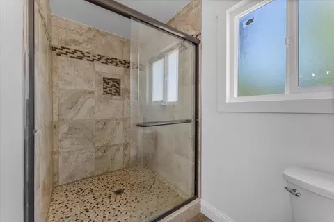Bath - 20846 Clairvaux Ln, Redding, CA 96003 photo 2 of 3