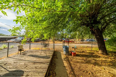 18534 Candy Ln, Redding, CA 96003 photo 4
