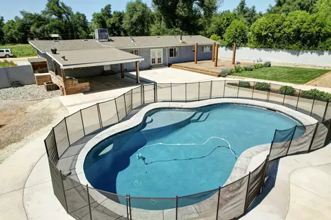 Exterior - 5201 Woodview Dr, Redding, CA 96002 photo 4 of 13