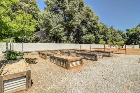 Exterior - 5201 Woodview Dr, Redding, CA 96002 photo 11 of 13