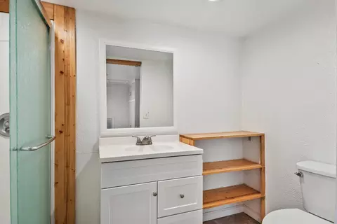Bath - 5201 Woodview Dr, Redding, CA 96002 photo 7 of 8