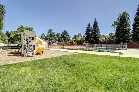 Exterior - 5201 Woodview Dr, Redding, CA 96002 photo 7 of 13