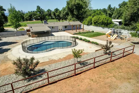 Exterior - 5201 Woodview Dr, Redding, CA 96002 photo 5 of 13