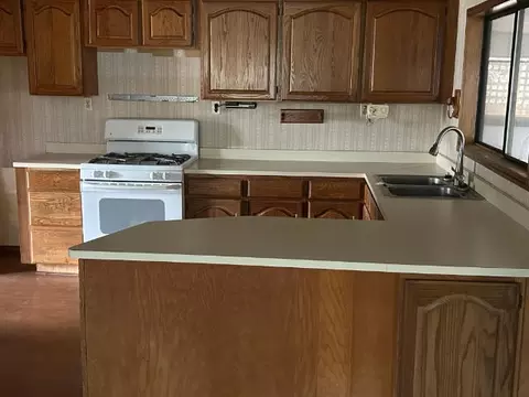 1121 5th St, Redding, CA 96002 photo 3