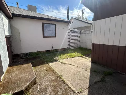 1121 5th St, Redding, CA 96002 photo 5
