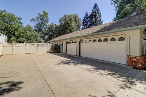 Exterior - 4420 Brittany Dr, Redding, CA 96002 photo 4 of 7