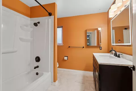Bath - 605 Oleta Dr, Redding, CA 96003 photo 3 of 3