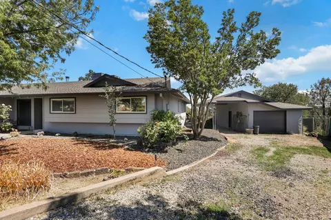 Exterior - 605 Oleta Dr, Redding, CA 96003 photo 9 of 12