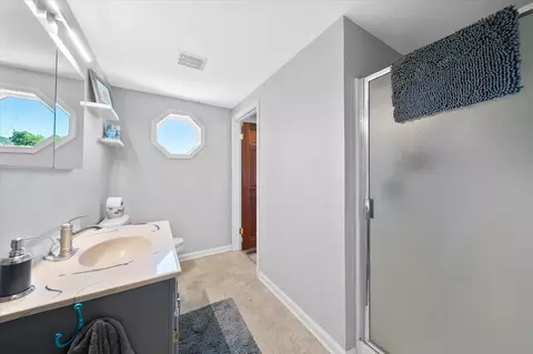 Bath - 15907 Cindee Ln, Redding, CA 96001 photo 4 of 4