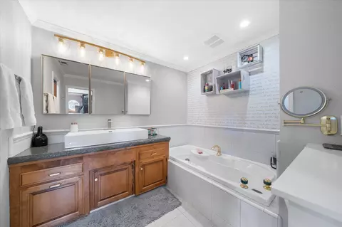 Bath - 15907 Cindee Ln, Redding, CA 96001 photo 1 of 4