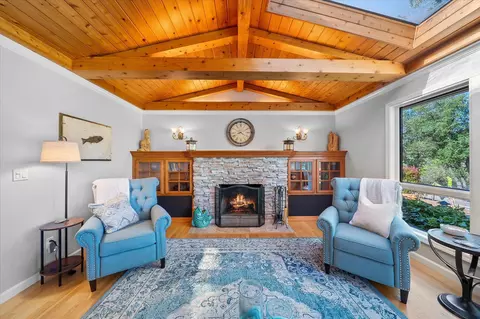 Living - 15907 Cindee Ln, Redding, CA 96001 photo 2 of 6