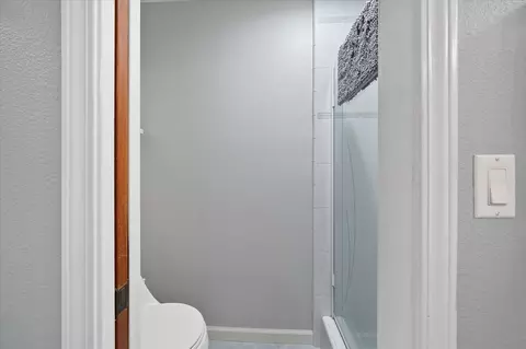 Bath - 15907 Cindee Ln, Redding, CA 96001 photo 2 of 4