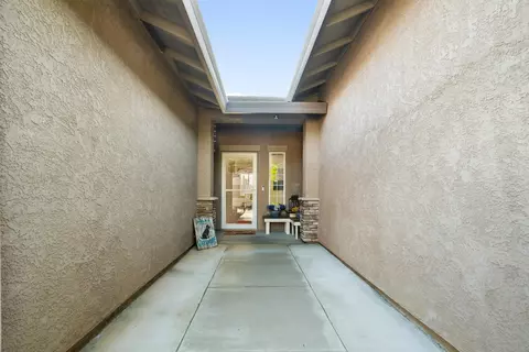 5538 Muir Peak Rd, Redding, CA 96002 photo 3
