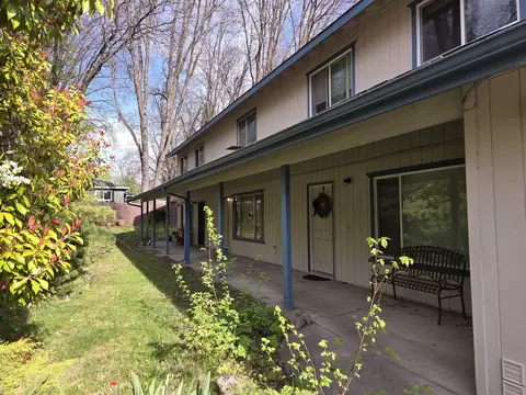 810 Caroline Ave #B, Mount Shasta, CA 96067