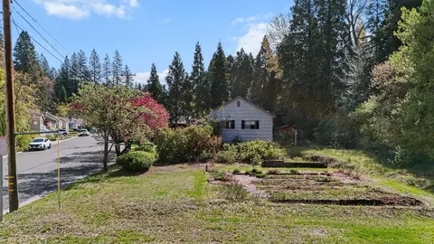 211 Smith St, Mount Shasta, CA 96067 photo 46