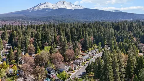 211 Smith St, Mount Shasta, CA 96067 photo 2
