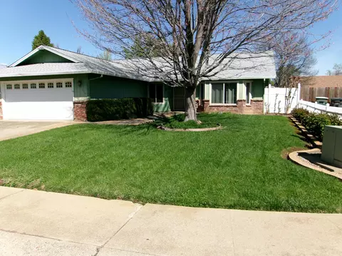 1550 Sterling Dr, Redding, CA 96003