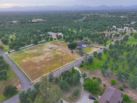 10660 Whistleberry Way, Redding, CA 96003