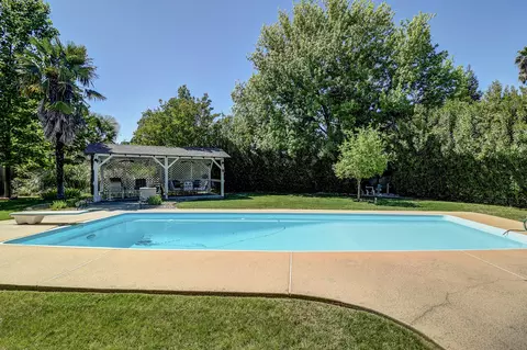 Exterior - 4890 Huntington Dr, Redding, CA 96002 photo 14 of 15