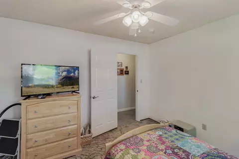 Bedroom - 4890 Huntington Dr, Redding, CA 96002 photo 8 of 9
