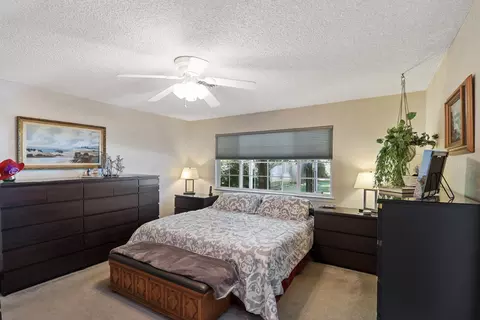 Bedroom - 4890 Huntington Dr, Redding, CA 96002 photo 2 of 9