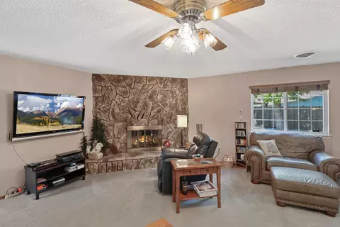 Living - 4890 Huntington Dr, Redding, CA 96002 photo 2 of 6