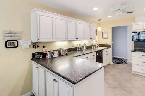 Kitchen - 4890 Huntington Dr, Redding, CA 96002 photo 2 of 4