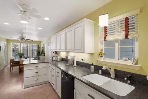 Kitchen - 4890 Huntington Dr, Redding, CA 96002 photo 1 of 4