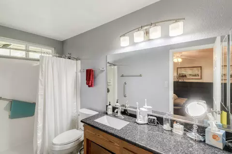 Bath - 4890 Huntington Dr, Redding, CA 96002 photo 1 of 2