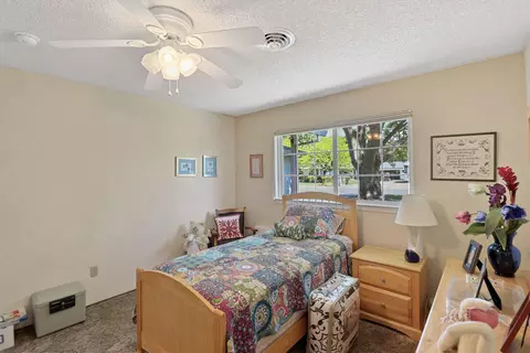 Bedroom - 4890 Huntington Dr, Redding, CA 96002 photo 9 of 9