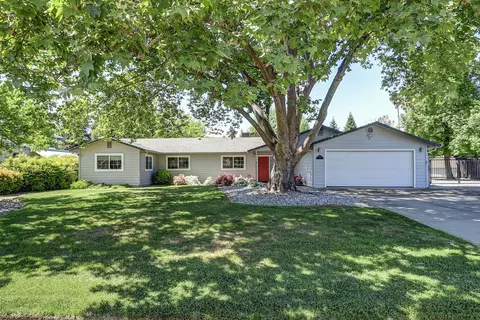 4890 Huntington Dr, Redding, CA 96002
