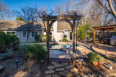 Exterior - 1978 Eddy Way, Redding, CA 96002 photo 10 of 18