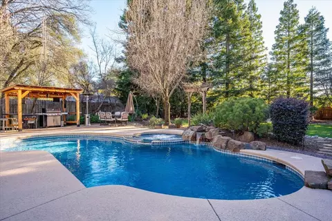 Exterior - 1978 Eddy Way, Redding, CA 96002 photo 5 of 18