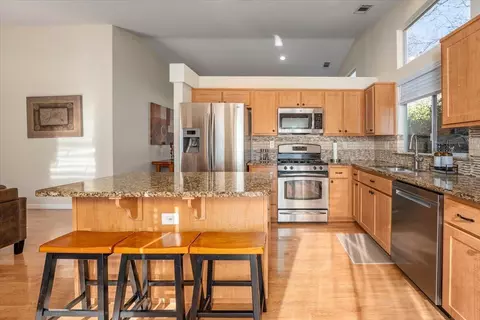 Kitchen - 1978 Eddy Way, Redding, CA 96002 photo 2 of 3