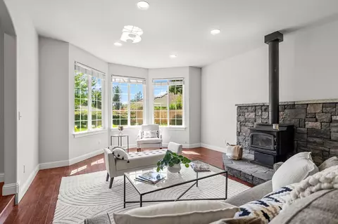 20340 Greenview Dr, Redding, CA 96002
