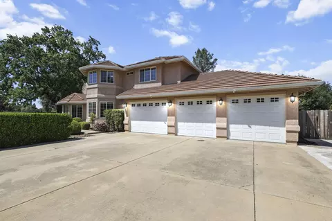 Exterior - 20340 Greenview Dr, Redding, CA 96002 photo 5 of 6