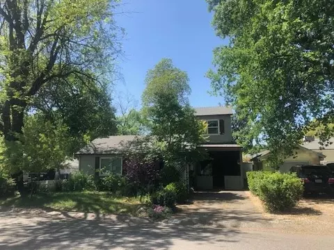 524 Loma St, Redding, CA 96003