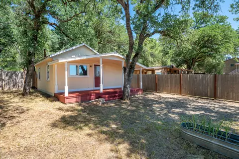 1390 Branstetter Ln, Redding, CA 96001