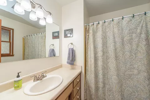 Bath - 491 E Branch Rd, Weaverville, CA 96093 photo 2 of 4