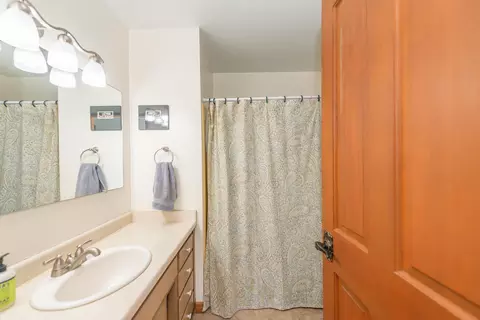 Bath - 491 E Branch Rd, Weaverville, CA 96093 photo 1 of 4