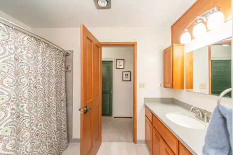 Bath - 491 E Branch Rd, Weaverville, CA 96093 photo 4 of 4