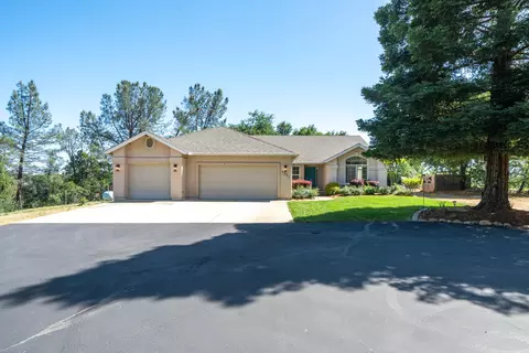 8051 Placer View Ct, Redding, CA 96001