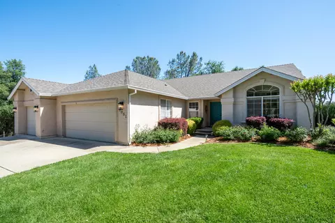 8051 Placer View Ct, Redding, CA 96001 photo 2