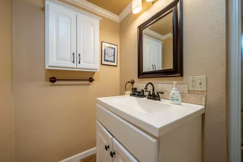 Bath - 2043 Octavia St, Redding, CA 96001 photo 1 of 2