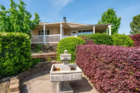 Exterior - 2043 Octavia St, Redding, CA 96001 photo 29 of 44