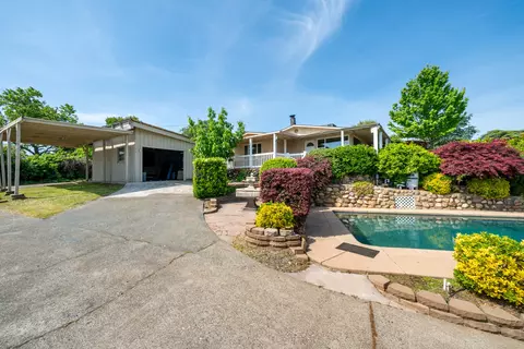 Exterior - 2043 Octavia St, Redding, CA 96001 photo 2 of 44