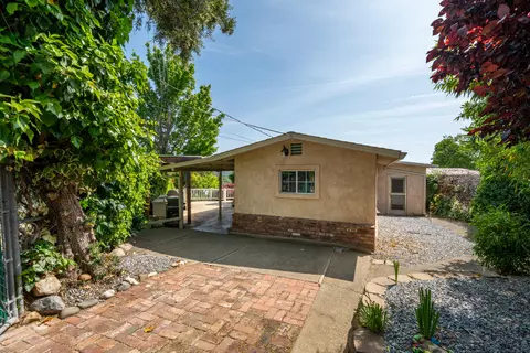Exterior - 2043 Octavia St, Redding, CA 96001 photo 37 of 44