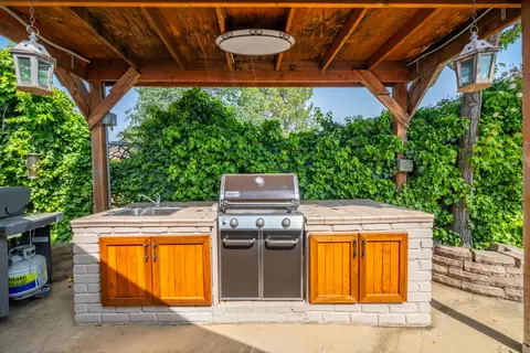 Kitchen - 2043 Octavia St, Redding, CA 96001 photo 6 of 6