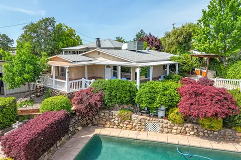 2043 Octavia St, Redding, CA 96001