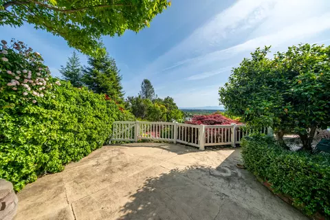 Exterior - 2043 Octavia St, Redding, CA 96001 photo 11 of 44